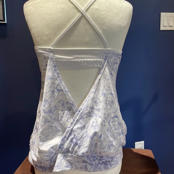 Tonic Active// workout tank top size medium white glacier design - Picture 2 of 4